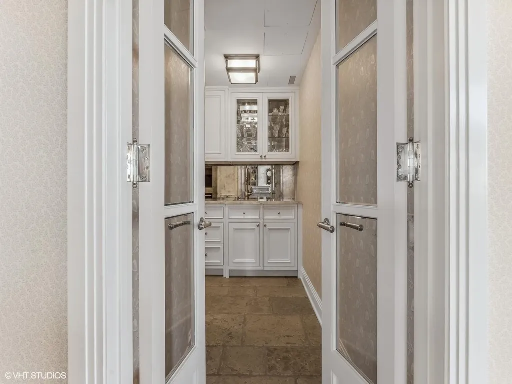 800 North Michigan Avenue Chicago IL 60611