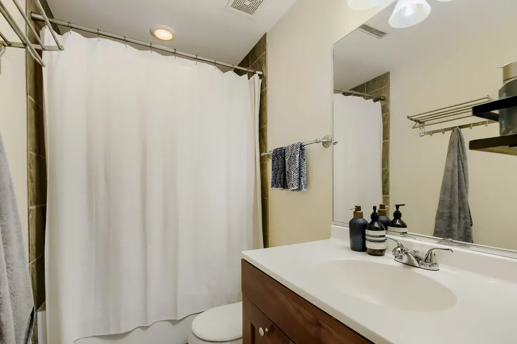 1806 West Rice Street Chicago IL 60622