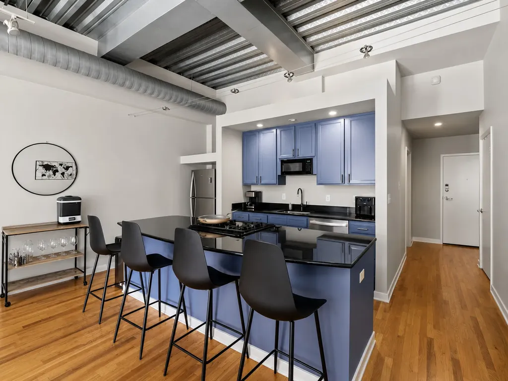 1910 South Indiana Avenue Chicago IL 60616