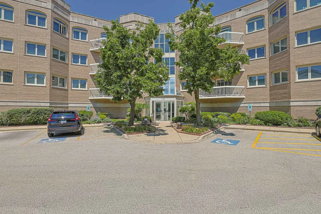 170 Manchester Drive Buffalo Grove IL 60089