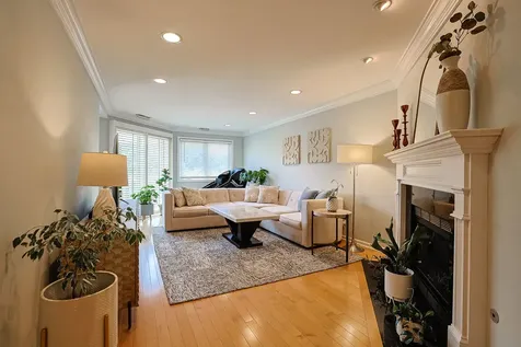 170 Manchester Drive Buffalo Grove IL 60089