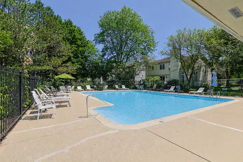 170 Manchester Drive Buffalo Grove IL 60089