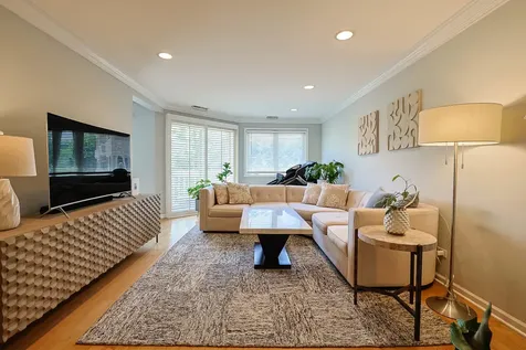 170 Manchester Drive Buffalo Grove IL 60089