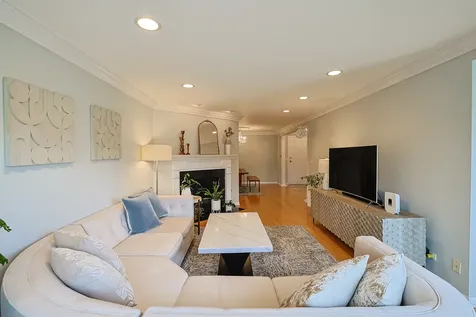 170 Manchester Drive Buffalo Grove IL 60089