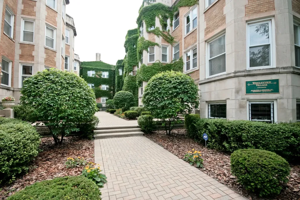 871 West Cornelia Avenue Chicago IL 60657