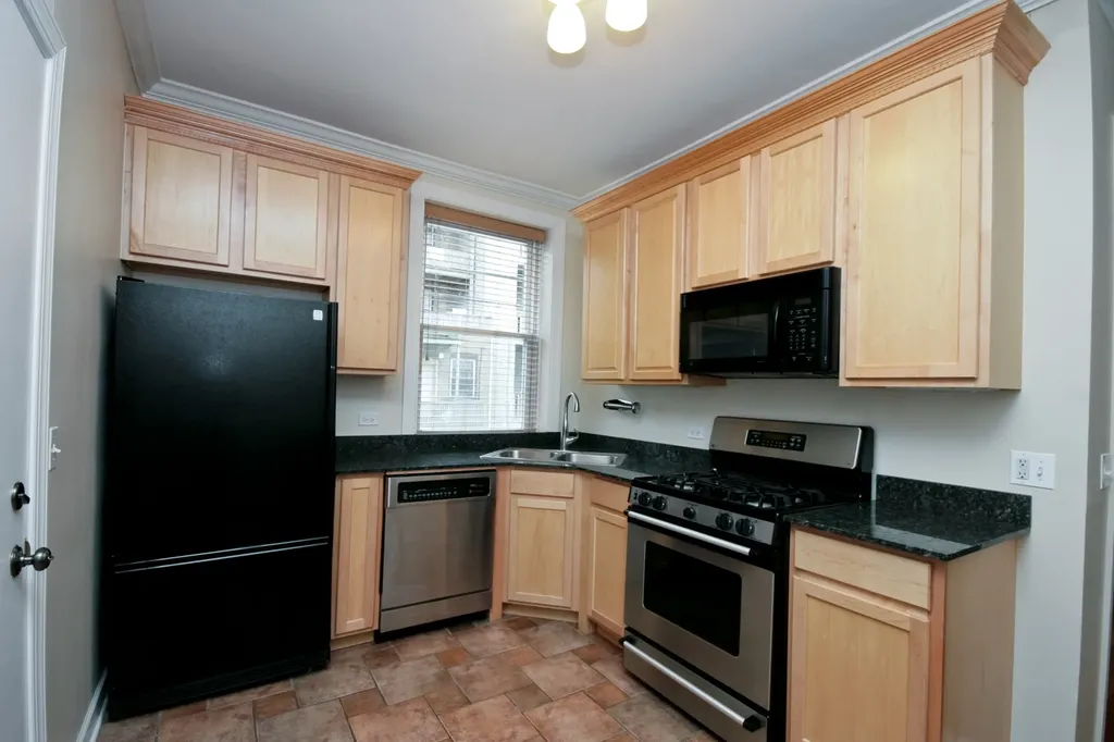 871 West Cornelia Avenue Chicago IL 60657