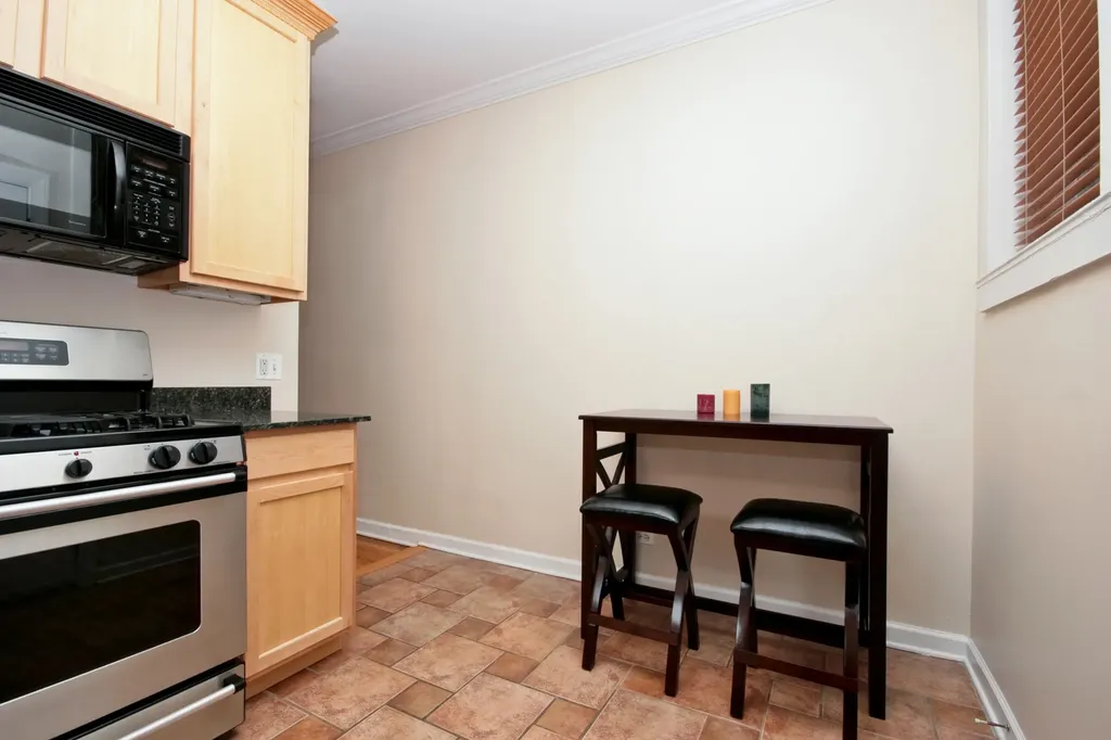 871 West Cornelia Avenue Chicago IL 60657