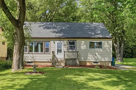 1009 Chicago Avenue Dixon IL 61021