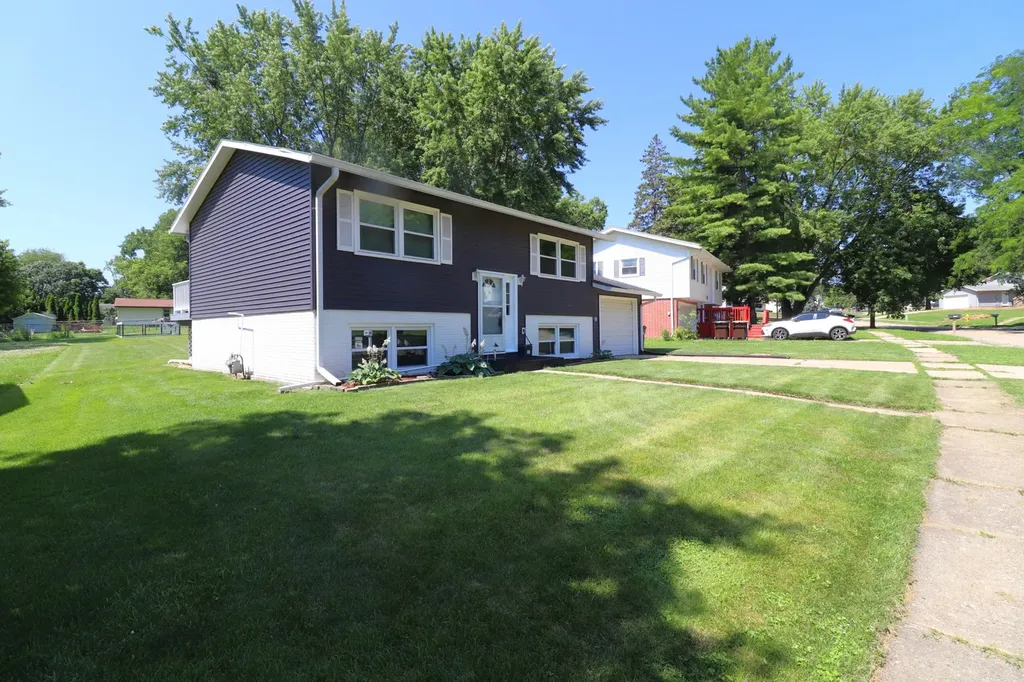 1719 Revere Freeport IL 61032