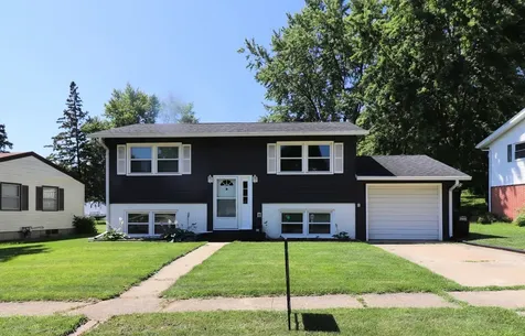1719 Revere Freeport IL 61032