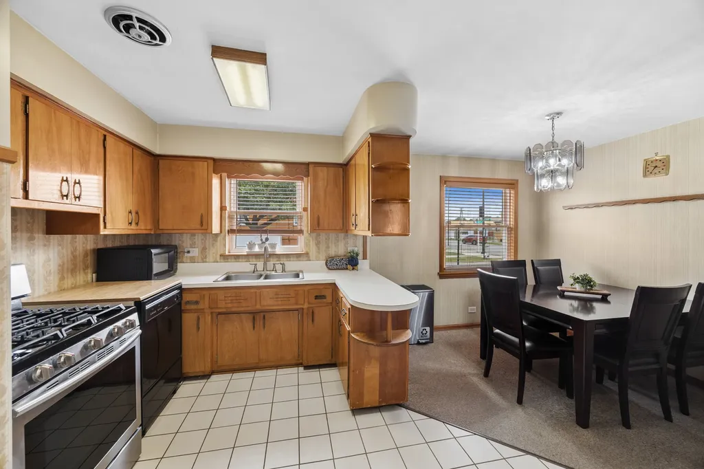 6000 South Narragansett Avenue Chicago IL 60638