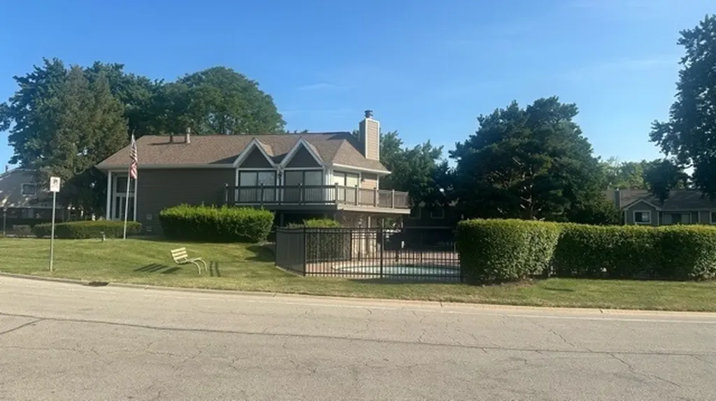 353 Lambert Drive Schaumburg IL 60193