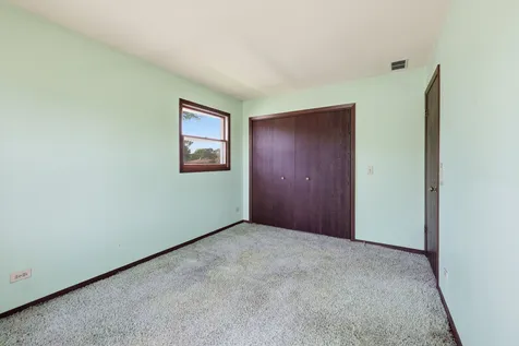 264 Tanglewood Drive Elk Grove Village IL 60007