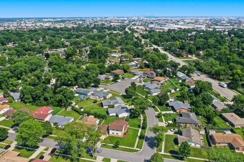 264 Tanglewood Drive Elk Grove Village IL 60007