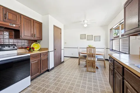 264 Tanglewood Drive Elk Grove Village IL 60007