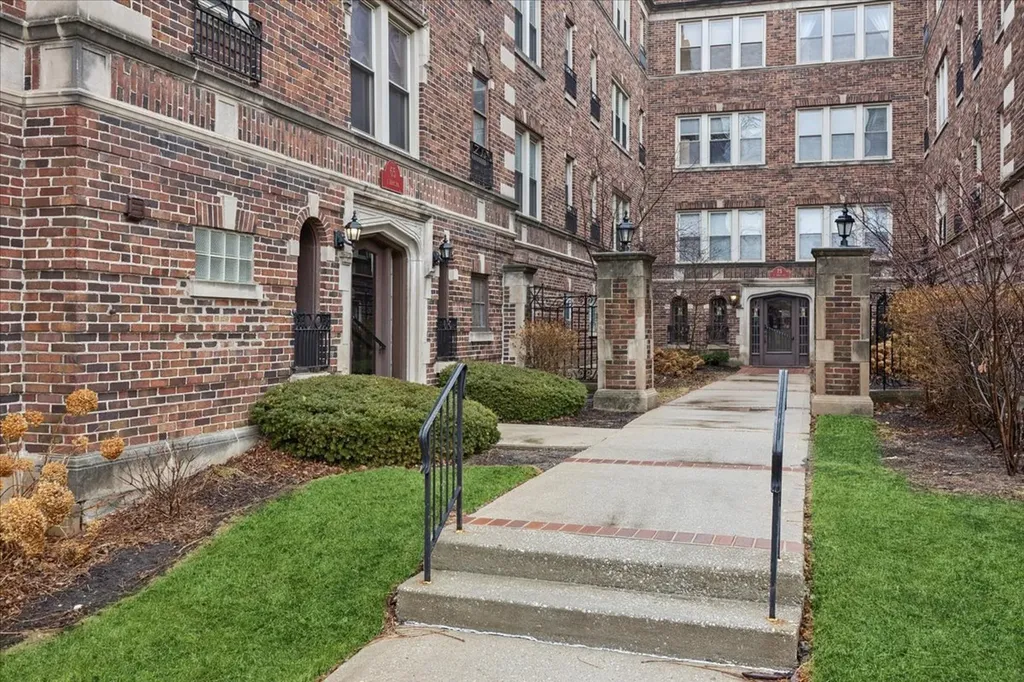 65 East Harris Avenue La Grange IL 60525