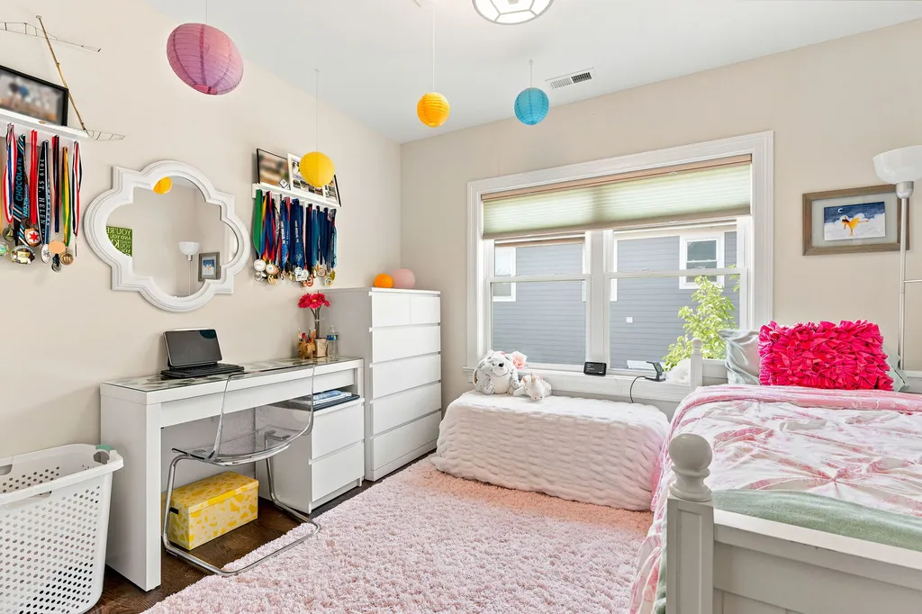 4037 North Richmond Street Chicago IL 60618