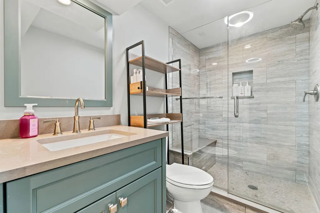 4037 North Richmond Street Chicago IL 60618
