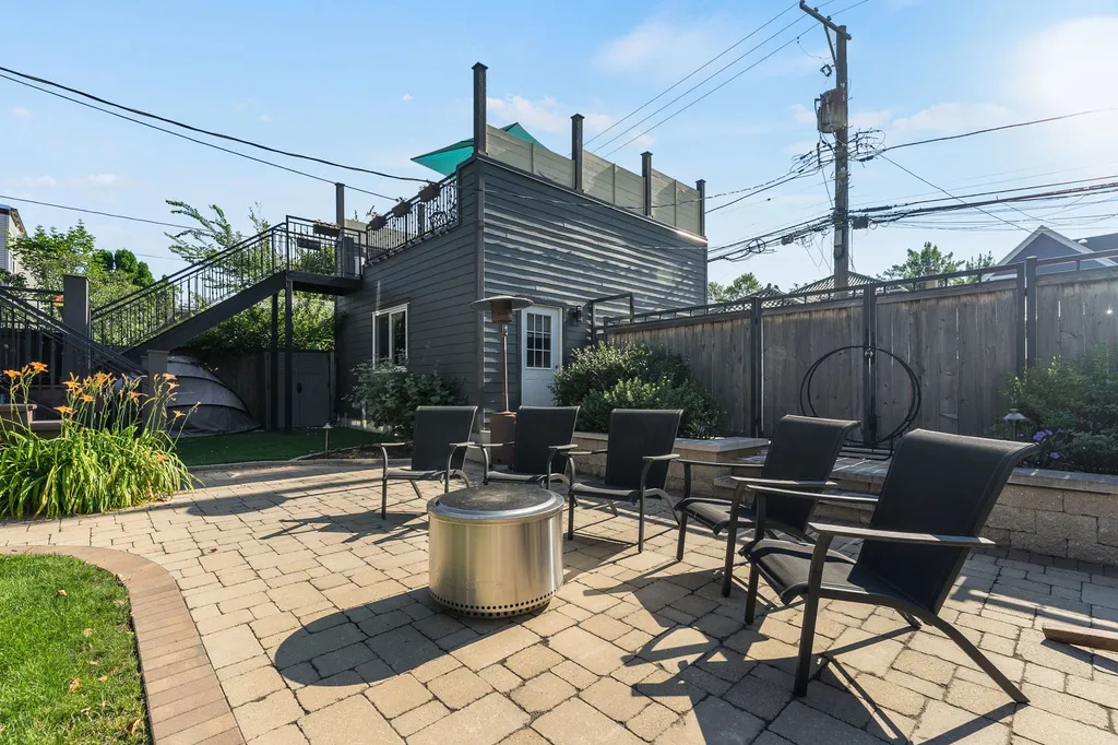 4037 North Richmond Street Chicago IL 60618