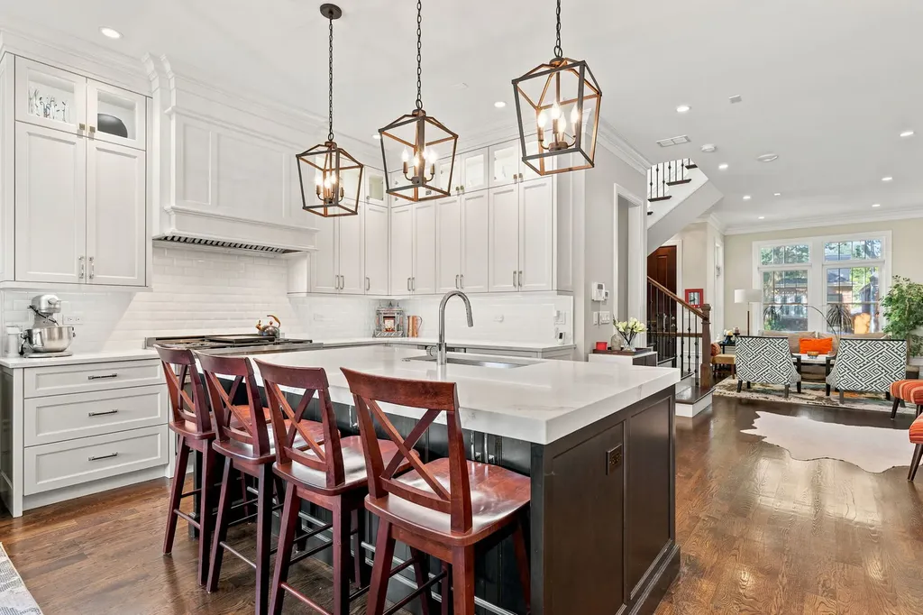 4037 North Richmond Street Chicago IL 60618