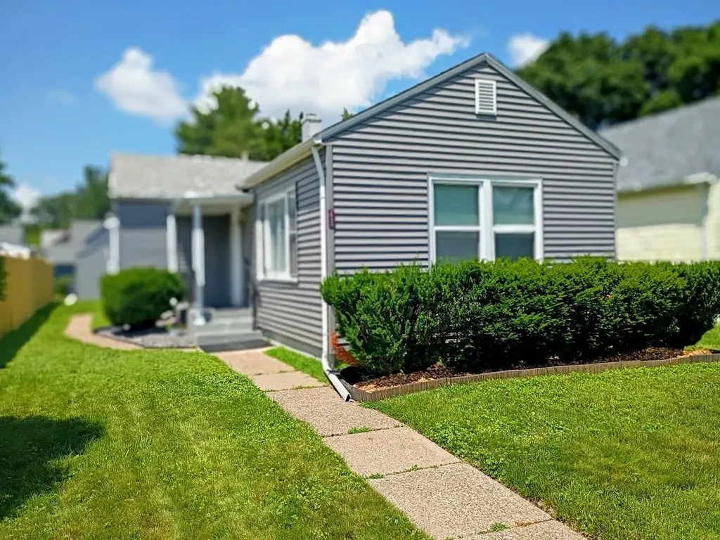 2933 11TH B Avenue Moline IL 51265