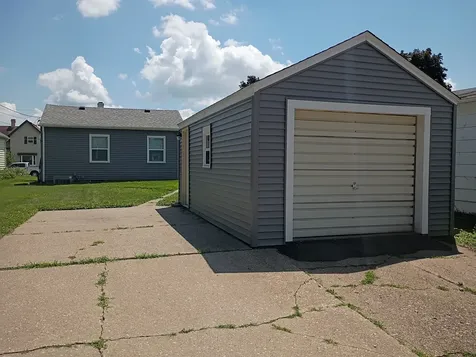 2933 11TH B Avenue Moline IL 51265