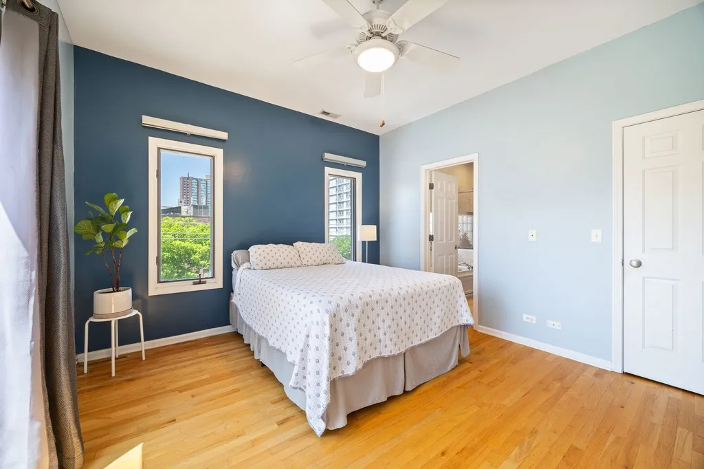 825 West Eastwood Avenue Chicago IL 60640