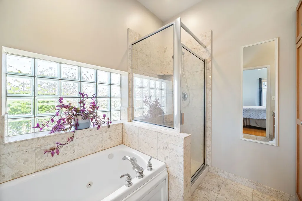 825 West Eastwood Avenue Chicago IL 60640