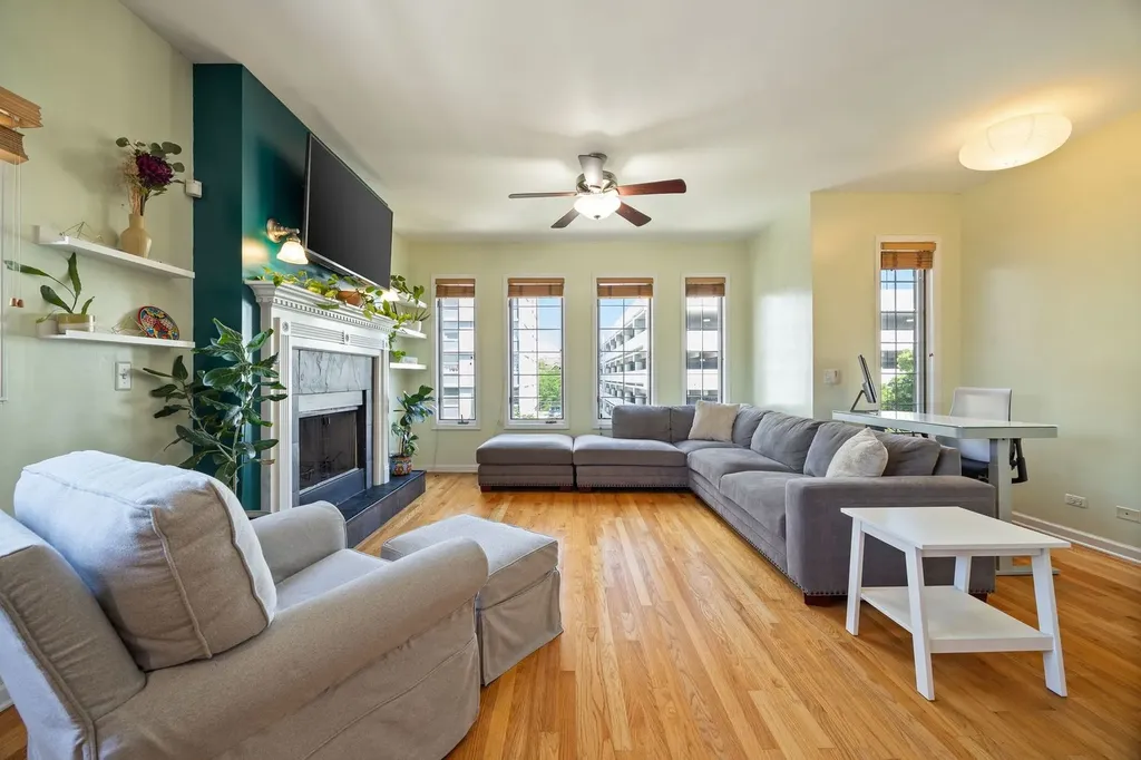 825 West Eastwood Avenue Chicago IL 60640