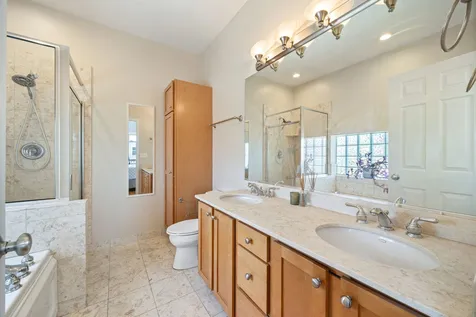 825 West Eastwood Avenue Chicago IL 60640