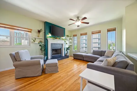 825 West Eastwood Avenue Chicago IL 60640