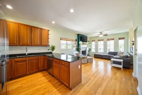 825 West Eastwood Avenue Chicago IL 60640