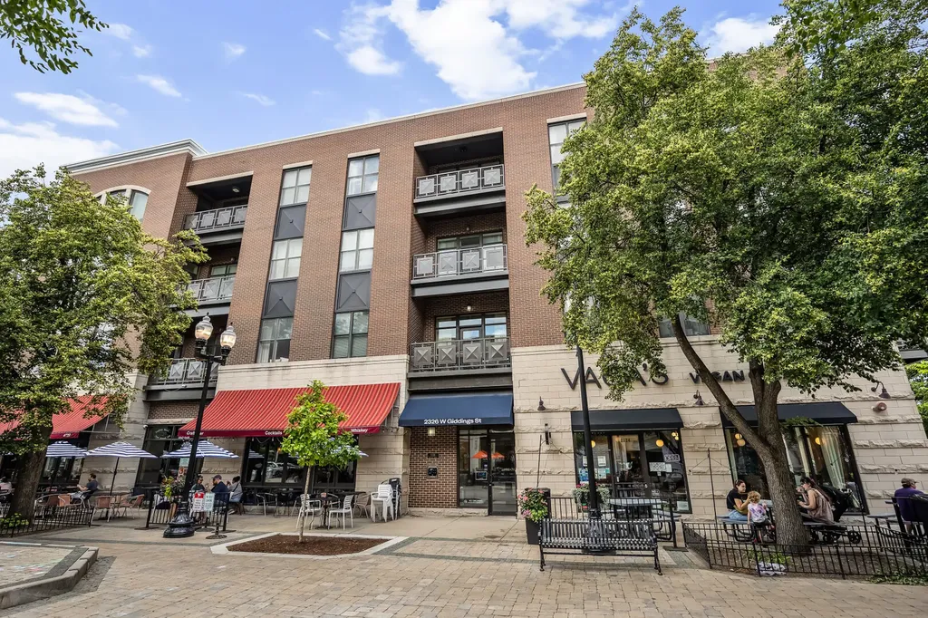 2326 West Giddings Street Chicago IL 60625