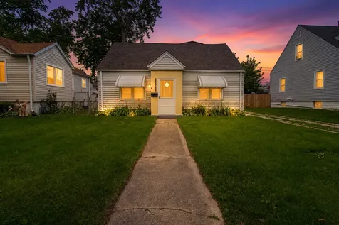 18342 Wildwood Avenue Lansing IL 60438