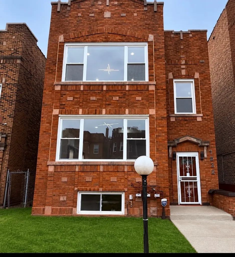7932 South Champlain Avenue Chicago IL 60619