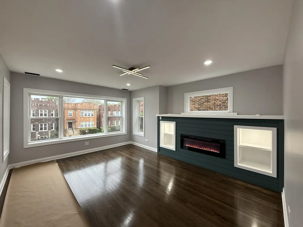 7932 South Champlain Avenue Chicago IL 60619