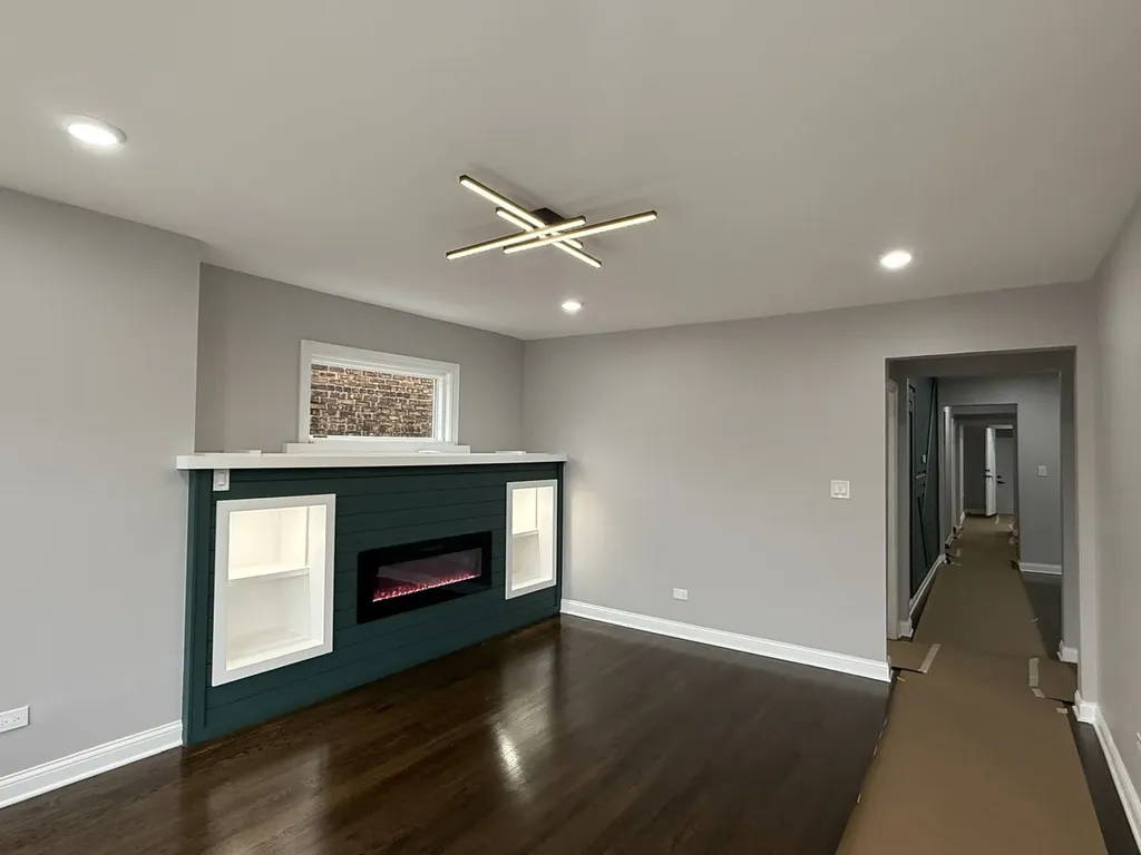 7932 South Champlain Avenue Chicago IL 60619