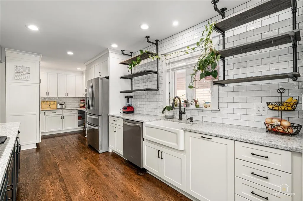 6320 West Lawrence Avenue Chicago IL 60630