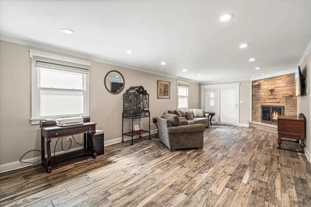 6320 West Lawrence Avenue Chicago IL 60630