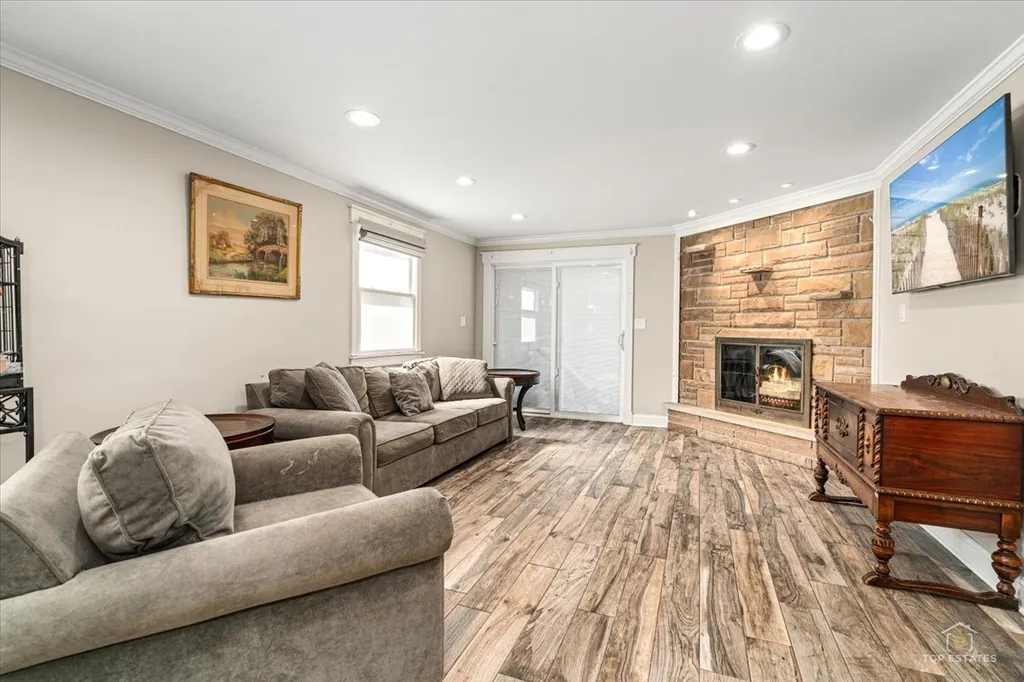 6320 West Lawrence Avenue Chicago IL 60630