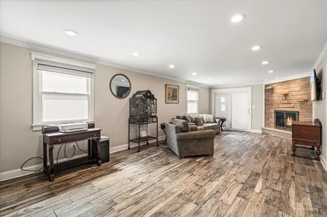 6320 West Lawrence Avenue Chicago IL 60630