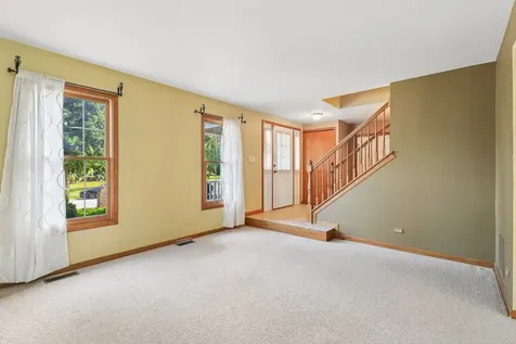 322 Chesapeake Lane Bloomingdale IL 60108