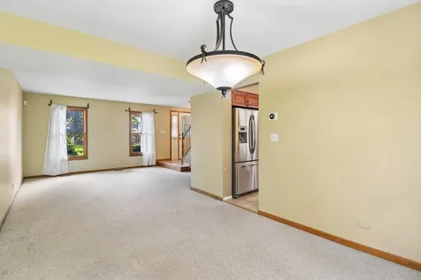 322 Chesapeake Lane Bloomingdale IL 60108