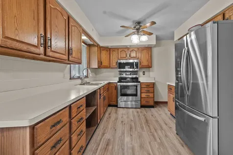 1301 Easton Parkway Rockford IL 61108