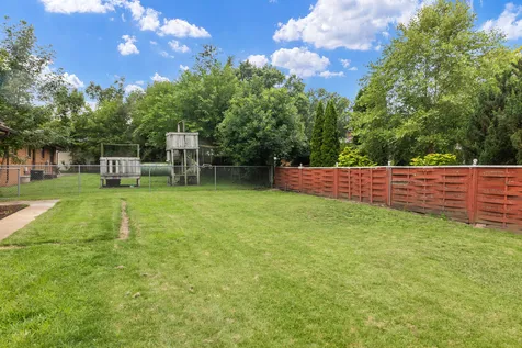 1301 Easton Parkway Rockford IL 61108