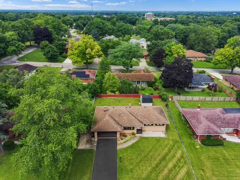 1301 Easton Parkway Rockford IL 61108