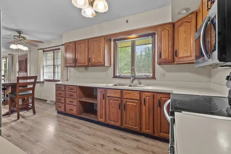 1301 Easton Parkway Rockford IL 61108