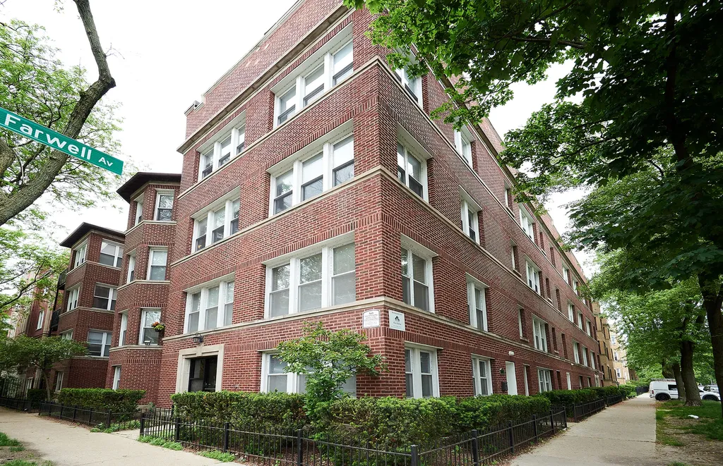 1609 West Farwell Avenue Chicago IL 60626