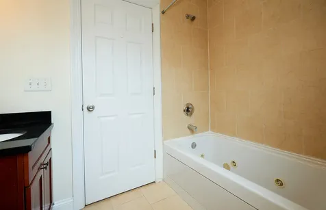 1609 West Farwell Avenue Chicago IL 60626