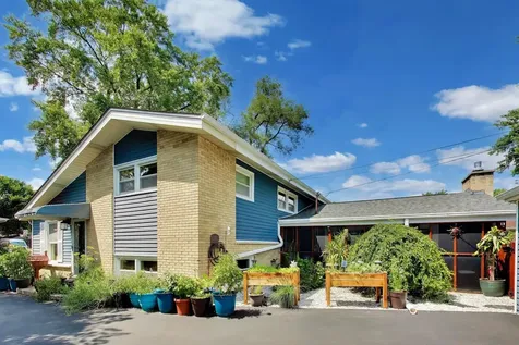 413 North Wilshire Lane Arlington Heights IL 60004